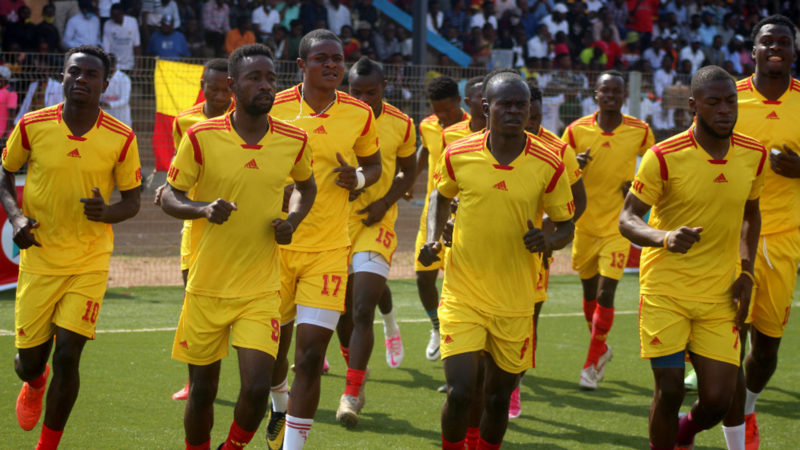 Foot : les bombardiers pose les valises a Bukavu.