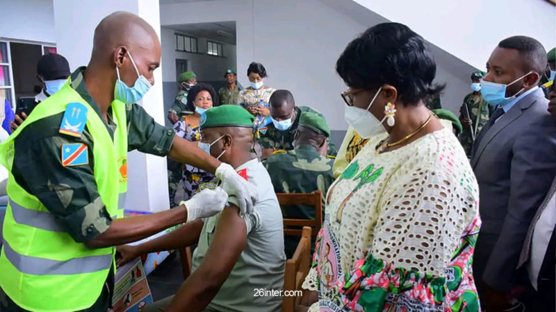 Haut-Lomami : Véronique Kilumba vice-ministre de la santé mobilise les officiers supérieurs de l’armée sur la vaccination contre COVID-19