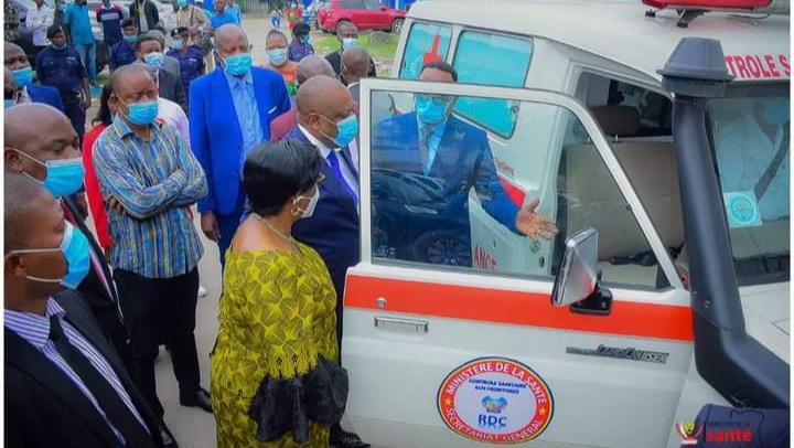 Kinshasa : Le Ministre Jean-Jacques Mbungani dote le Programme National de l’Hygiène aux Frontières de deux Ambulances