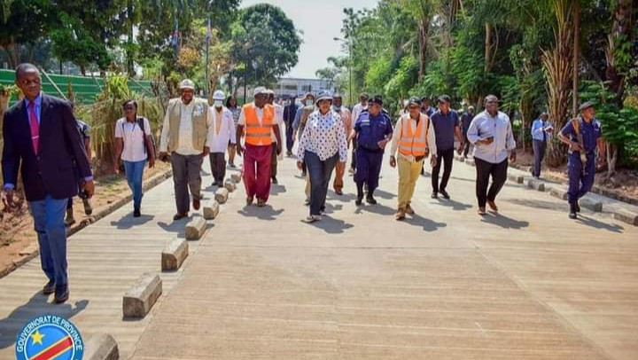 Kasaï-Oriental : Jeannette Longa Musuamba visite les chantiers