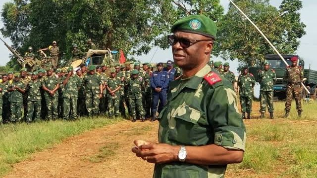 Nord-Kivu : Célestin Mbala Munsense au front pour encourager les FARDC