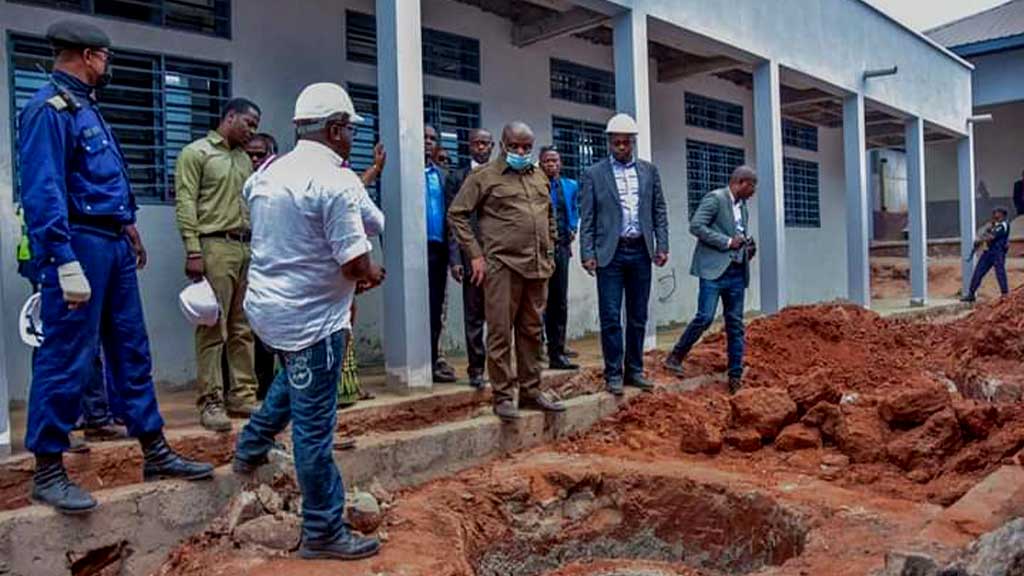 Kasaï-Oriental : Matthias Kabeya inspecte les travaux du programme présidentiel accéléré de lutte contre la pauvreté et les inégalités