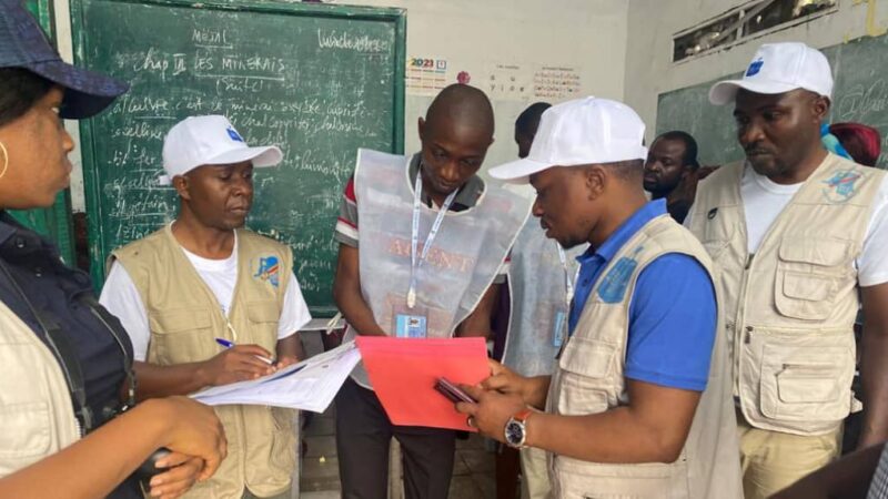 Enrôlement des électeurs : Paul Muhindo fait la ronde des centres de Kimbanseke pour palper du doigt les réalités de terrain