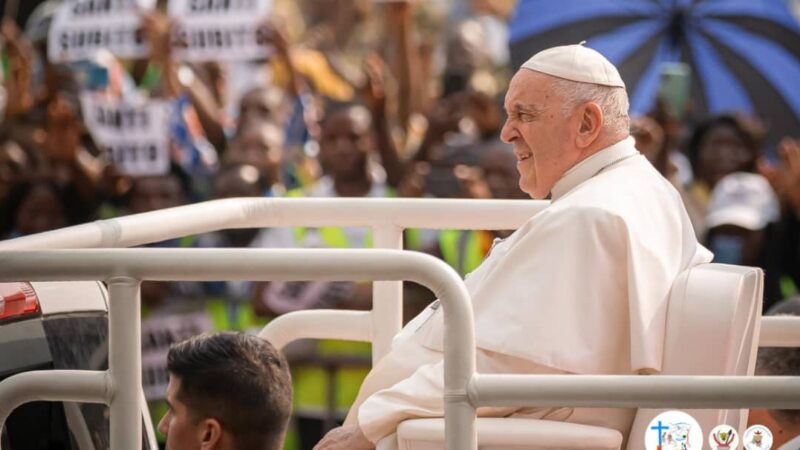 RDC : Avec les jeunes Congolais, le Pape François exhorte à rejeter la corruption