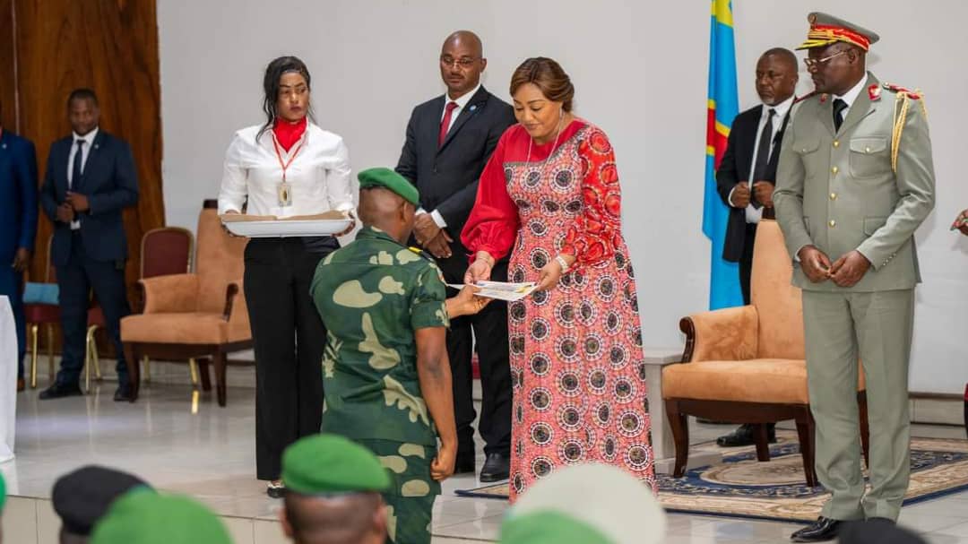 FARDC : Denise Nyakeru marraine de la 6ème promotion de l’École de Renseignement Militaire