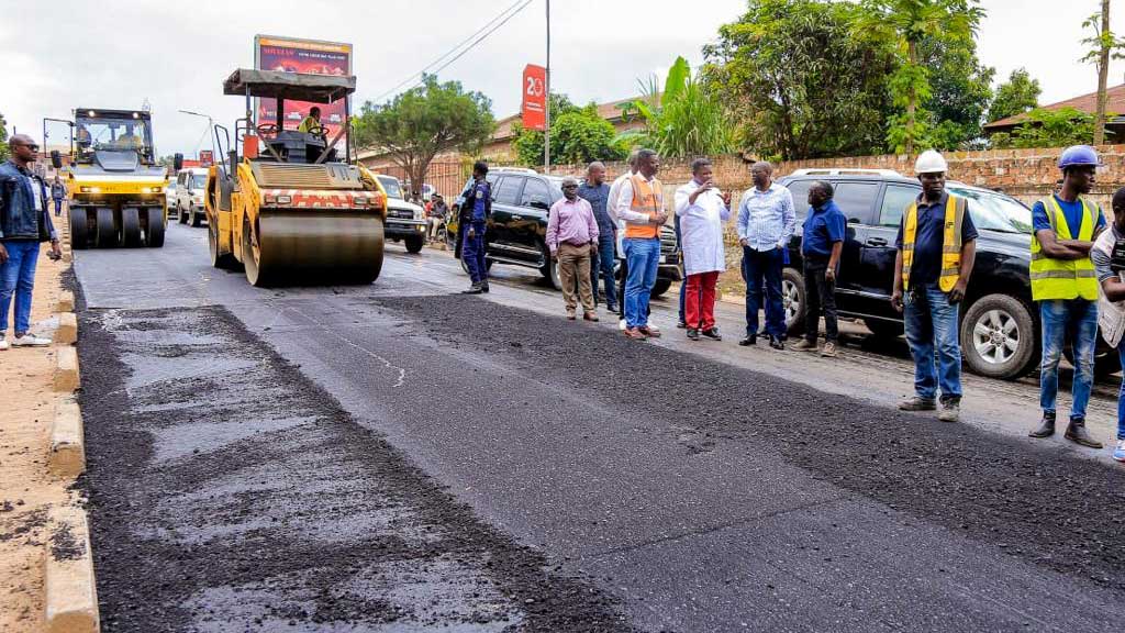 Haut-Katanga : Jacques Kyabula Katwe suit a la loupe les chantiers routiers de la capital cuprifère