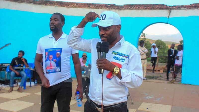 Likasi : Me Polydor Nyembwe, candidat n°7 aux élections provinciales offres un concert VIP a la population de Panda.