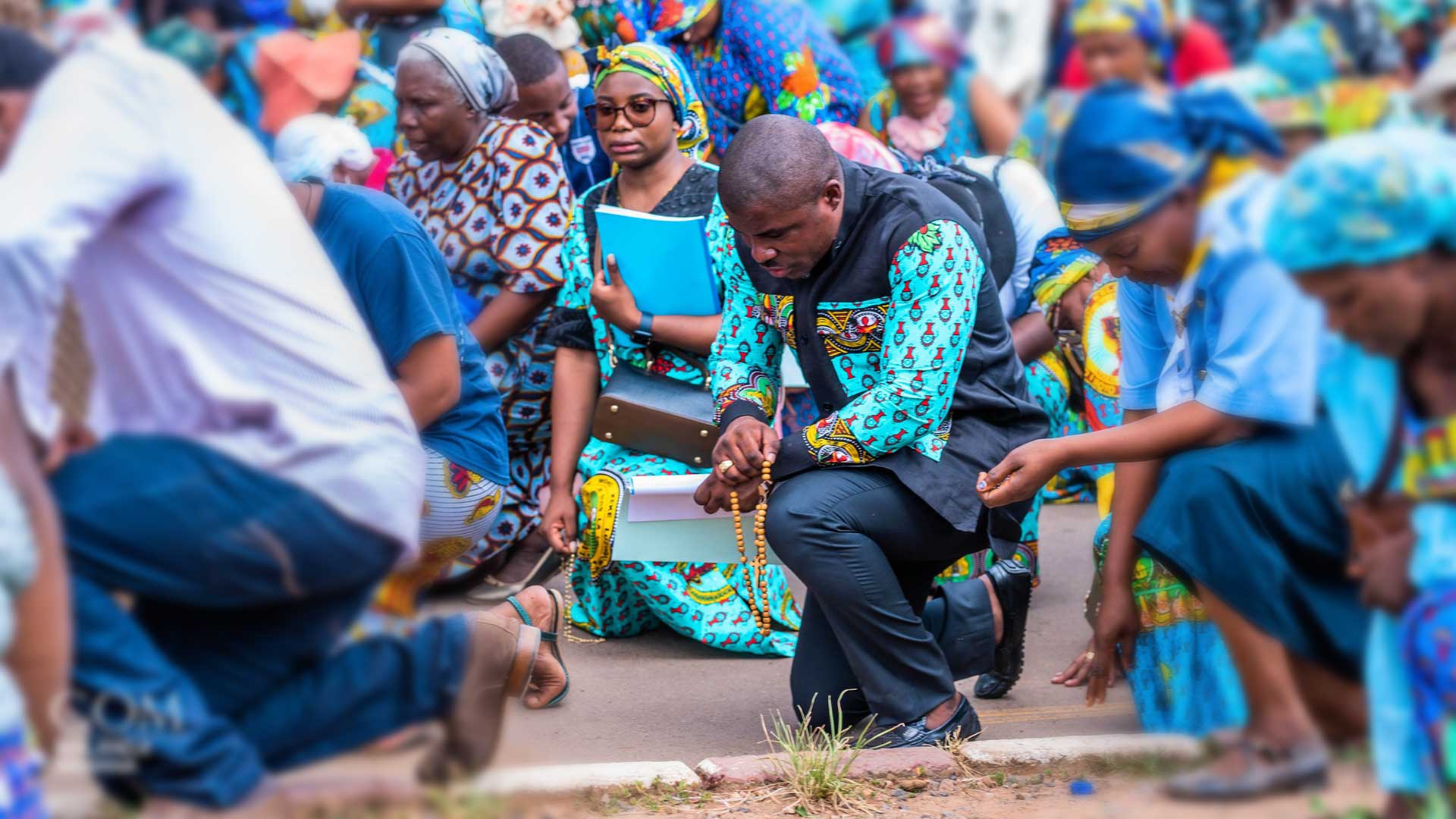 Lubumbashi : L’honorable Checain Malandji et son épouse confessent leur foi au Chemin de la Croix